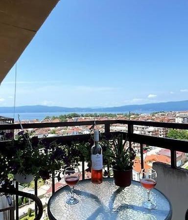 Stunning Lake And Mountain Views - Velkoski Apartments Охрид Экстерьер фото