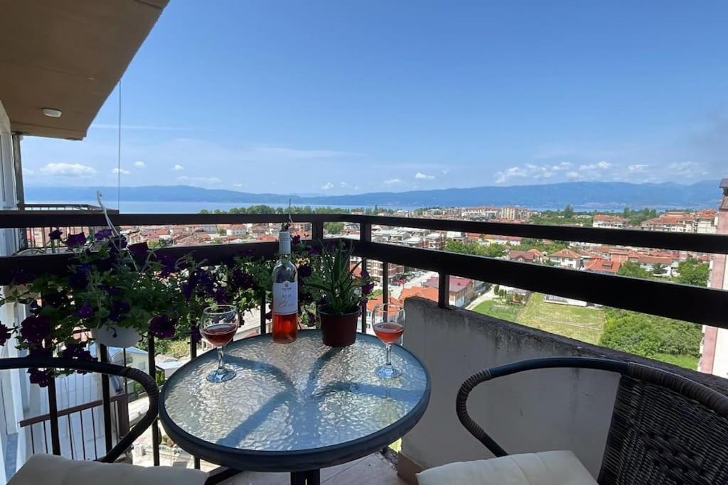 Stunning Lake And Mountain Views - Velkoski Apartments Охрид Экстерьер фото
